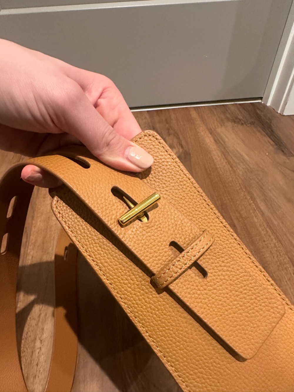 Women's Tan Leather Crossbody Bag - Structured Shoulder Bag - Picture 7 of 8